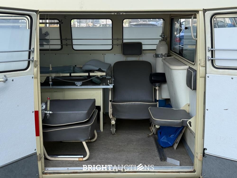 Volkswagen T1 Ambulance Transporter 1500-27 1965, BE-02-41