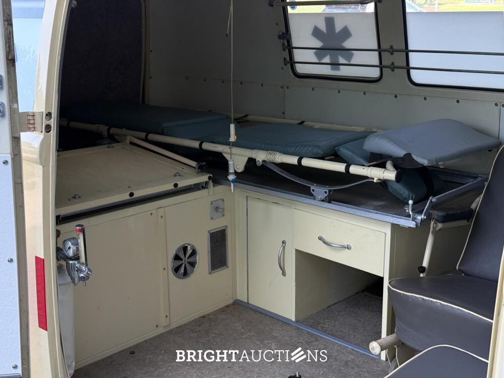 Volkswagen T1 Ambulance Transporter 1500-27 1965, BE-02-41