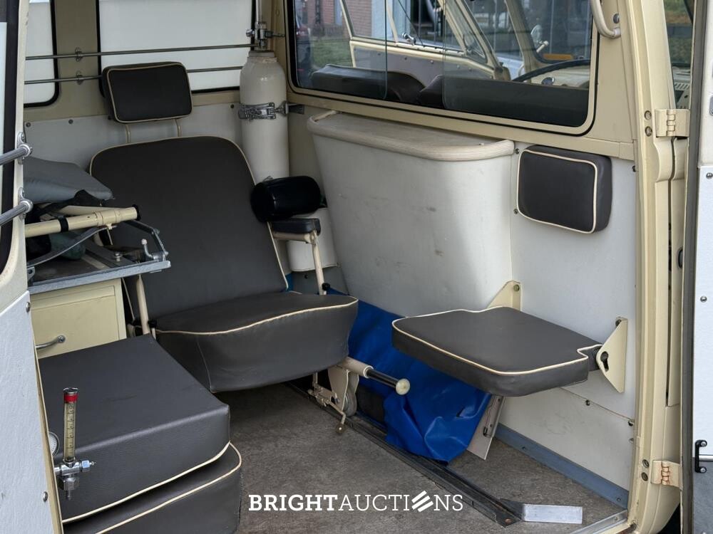 Volkswagen T1 Ambulance Transporter 1500-27 1965, BE-02-41