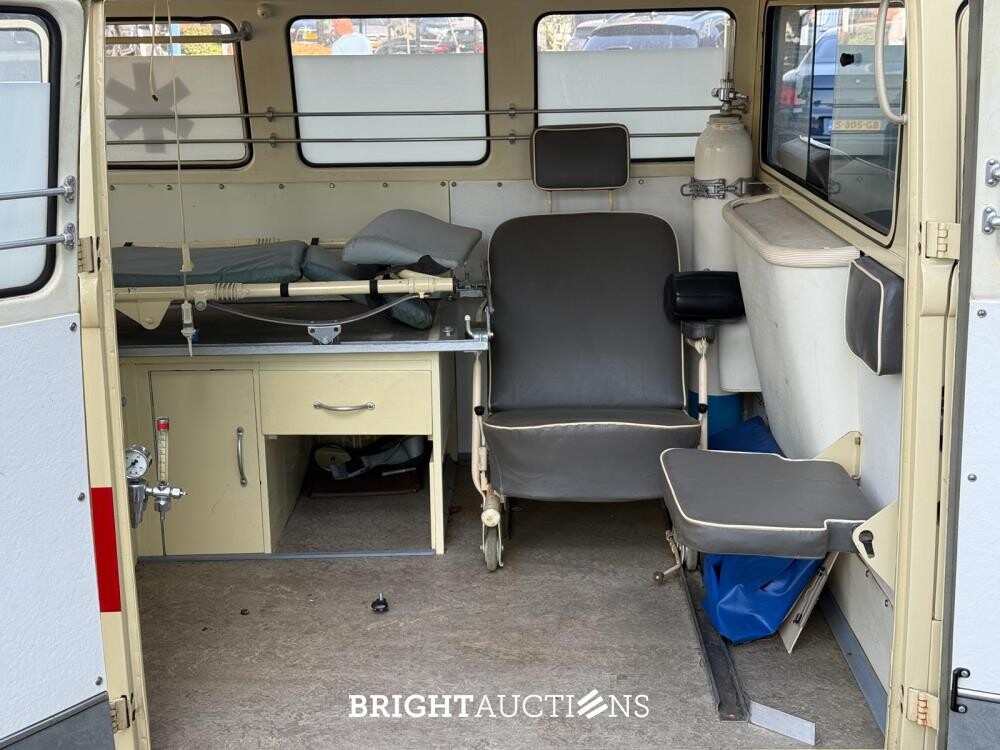 Volkswagen T1 Ambulance Transporter 1500-27 1965, BE-02-41