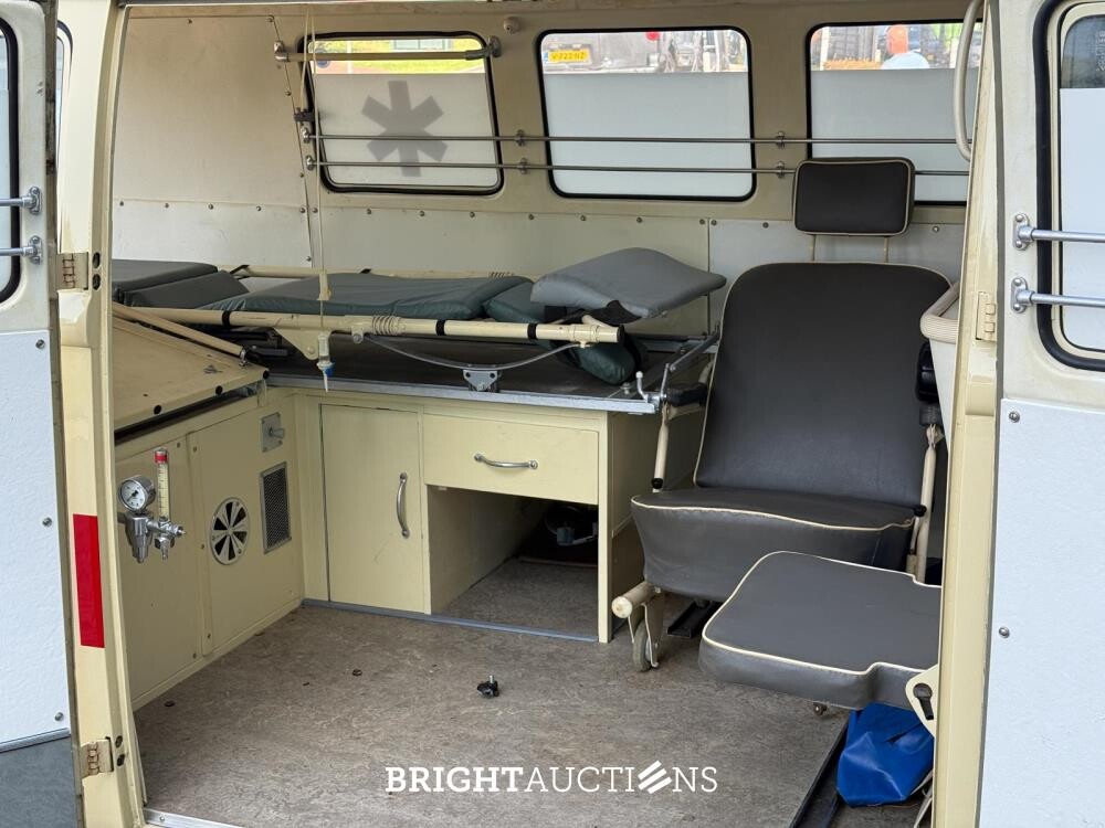 Volkswagen T1 Ambulance Transporter 1500-27 1965, BE-02-41