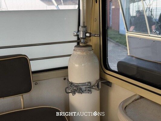 Volkswagen T1 Ambulance Transporter 1500-27 1965, BE-02-41