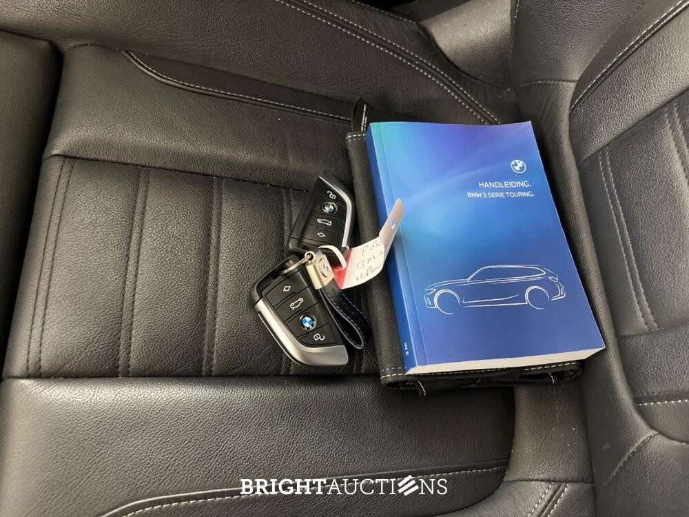 BMW 318i 3-serie Touring Business Edition Plus 156pk 2022 (Origineel-NL) 3-Serie, P-820-VB