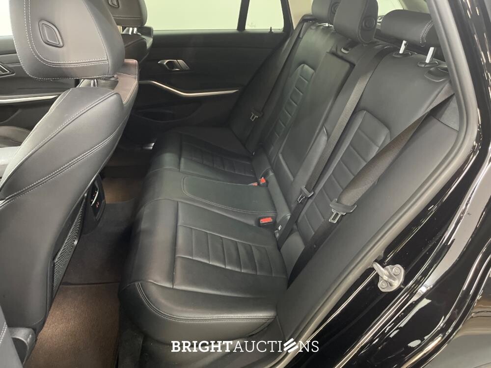 BMW 318i 3-serie Touring Business Edition Plus 156pk 2022 (Origineel-NL) 3-Serie, P-820-VB