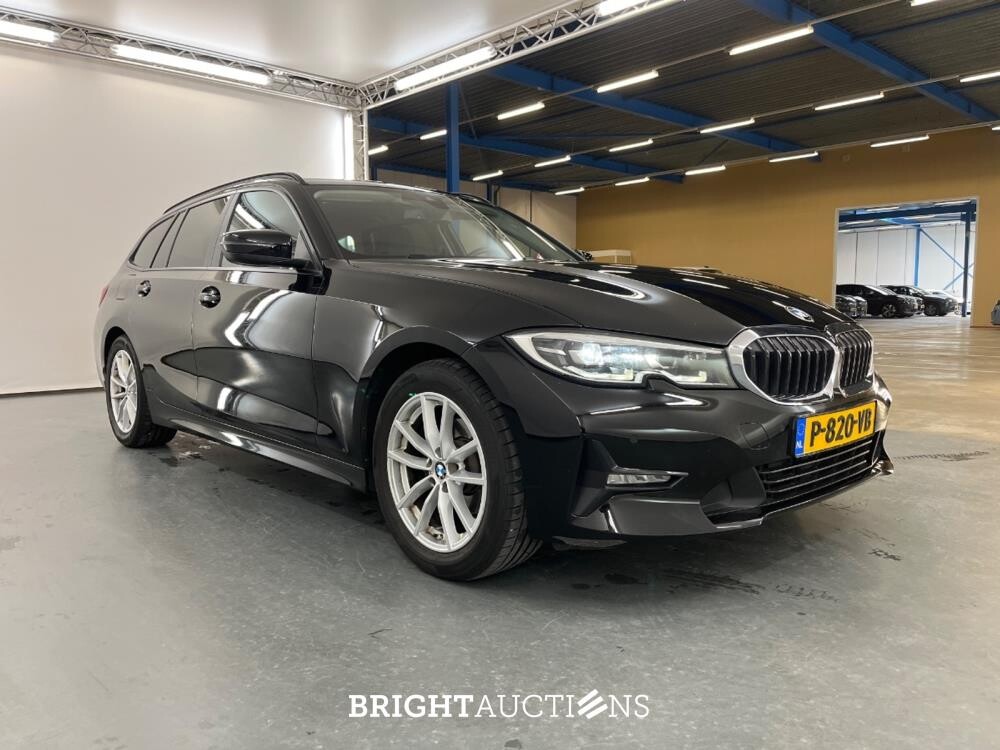 BMW 318i 3-serie Touring Business Edition Plus 156pk 2022 (Origineel-NL) 3-Serie, P-820-VB