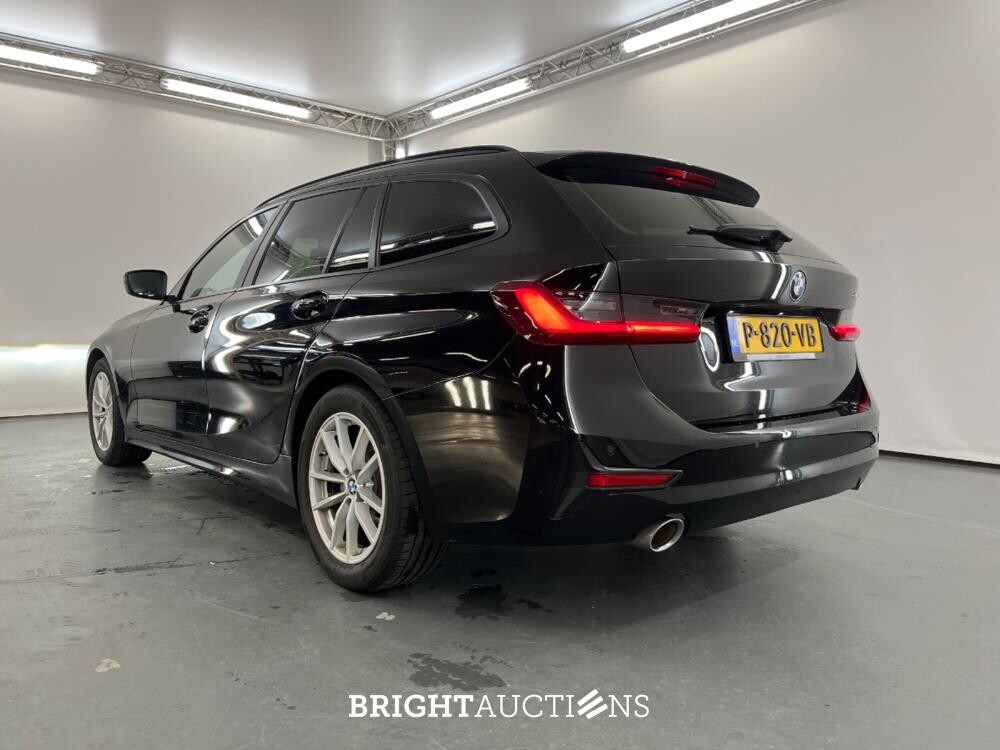 BMW 318i 3-serie Touring Business Edition Plus 156pk 2022 (Origineel-NL) 3-Serie, P-820-VB