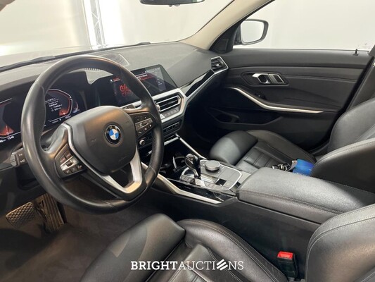 BMW 318i 3-serie Touring Business Edition Plus 156pk 2022 (Origineel-NL) 3-Serie, P-820-VB