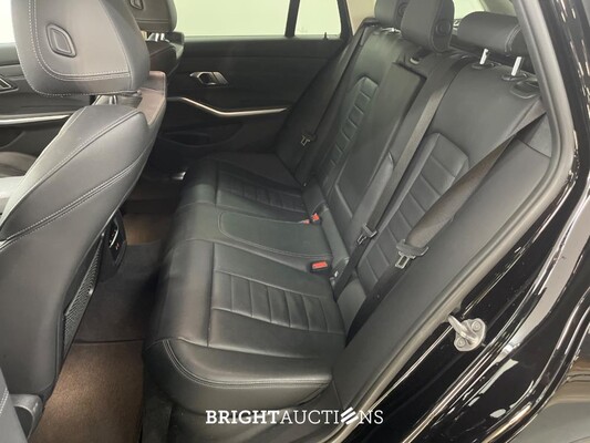 BMW 318i 3-serie Touring Business Edition Plus 156pk 2022 (Origineel-NL) 3-Serie, P-820-VB