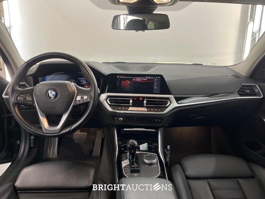 BMW 318i 3-serie Touring Business Edition Plus 156pk 2022 (Origineel-NL) 3-Serie, P-820-VB