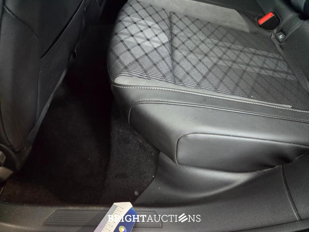 Volkswagen Golf eTSI R-Line 1.5 150pk 2023, GJV-33-B