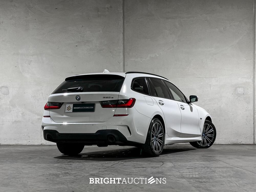 BMW 320e Touring Business Edition Plus M-Sport 204pk 2022 (Origineel-NL + 1e Eigenaar) 3-Serie G21, P-991-JH