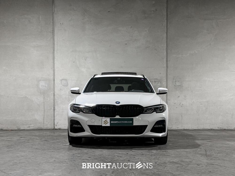 BMW 320e Touring Business Edition Plus M-Sport 204pk 2022 (Origineel-NL + 1e Eigenaar) 3-Serie G21, P-991-JH