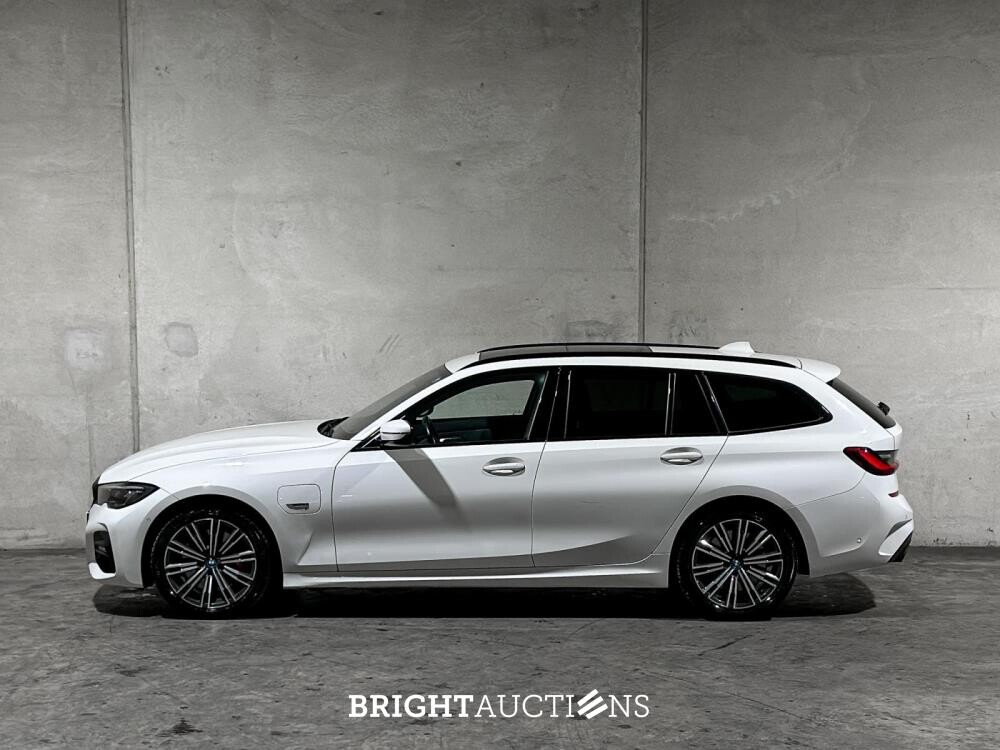 BMW 320e Touring Business Edition Plus M-Sport 204pk 2022 (Origineel-NL + 1e Eigenaar) 3-Serie G21, P-991-JH