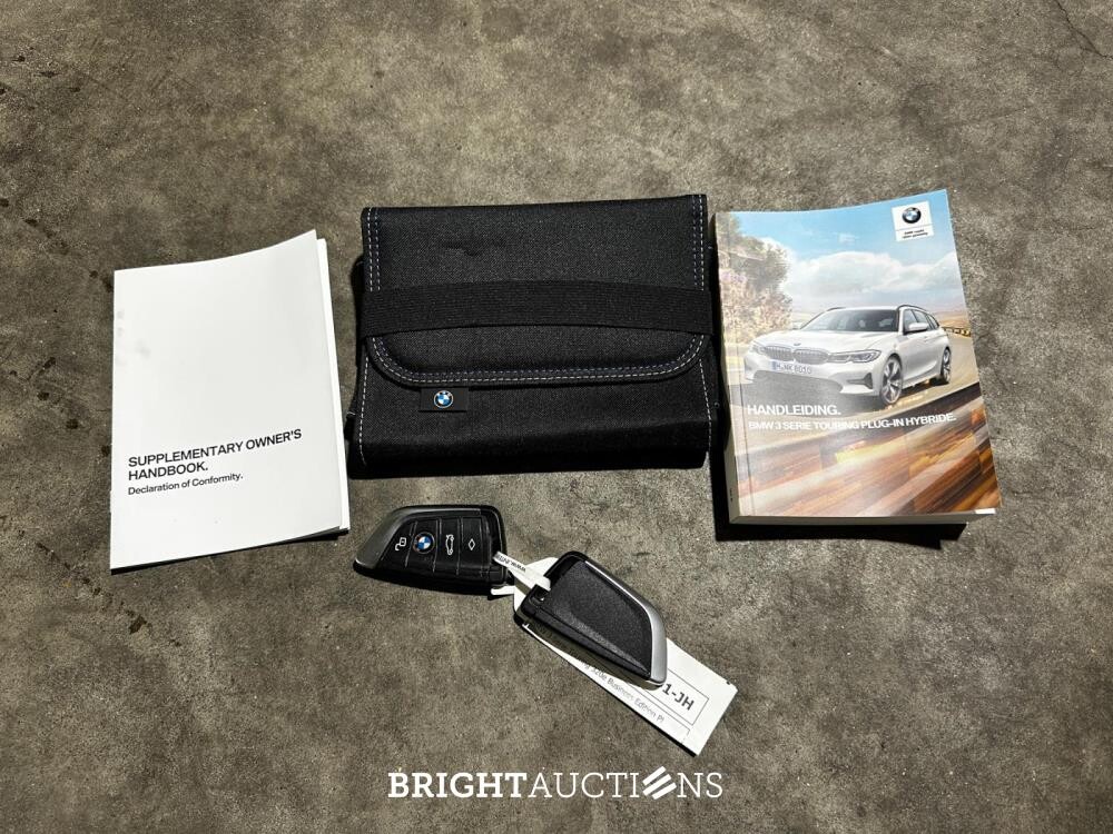 BMW 320e Touring Business Edition Plus M-Sport 204pk 2022 (Origineel-NL + 1e Eigenaar) 3-Serie G21, P-991-JH