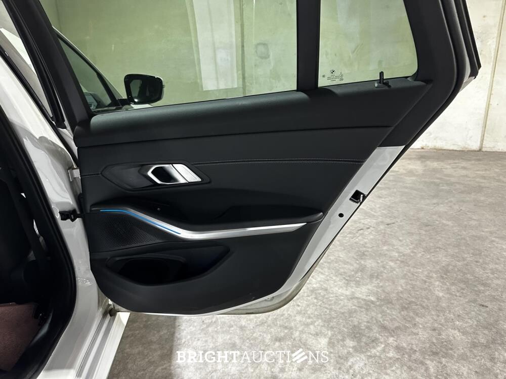 BMW 320e Touring Business Edition Plus M-Sport 204pk 2022 (Origineel-NL + 1e Eigenaar) 3-Serie G21, P-991-JH