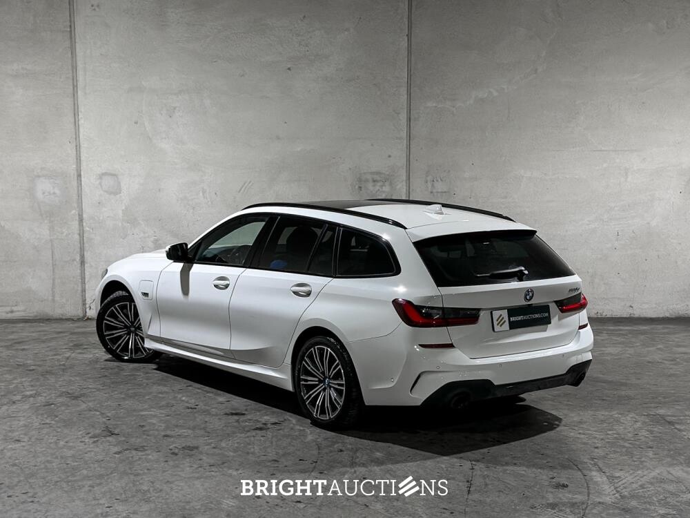 BMW 320e Touring Business Edition Plus M-Sport 204pk 2022 (Origineel-NL + 1e Eigenaar) 3-Serie G21, P-991-JH