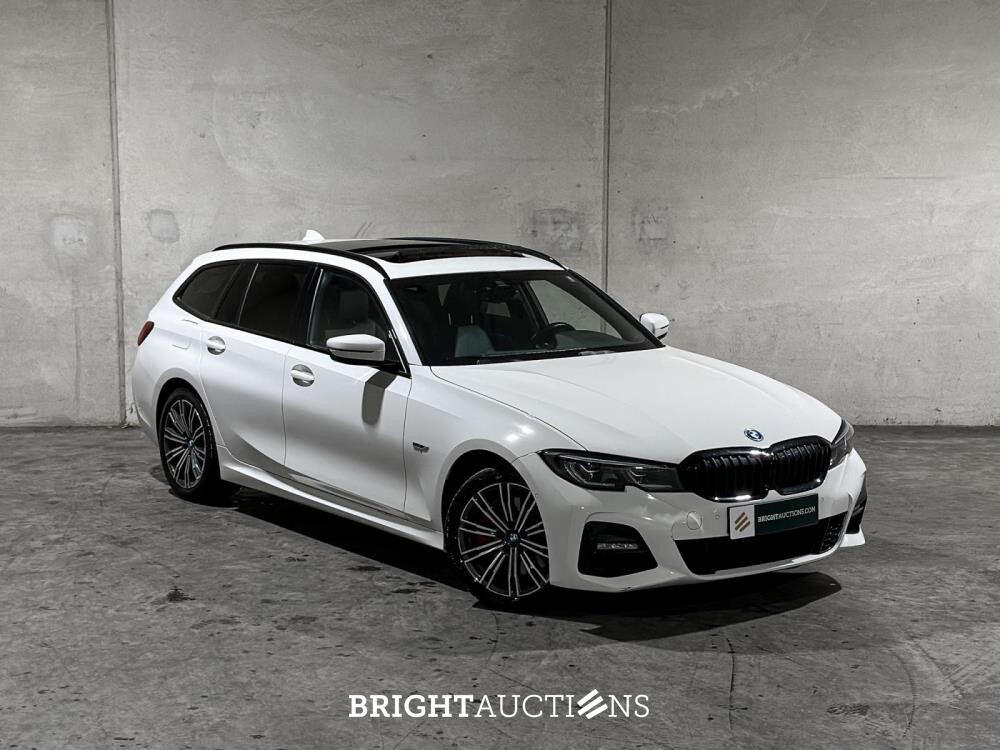 BMW 320e Touring Business Edition Plus M-Sport 204pk 2022 (Origineel-NL + 1e Eigenaar) 3-Serie G21, P-991-JH