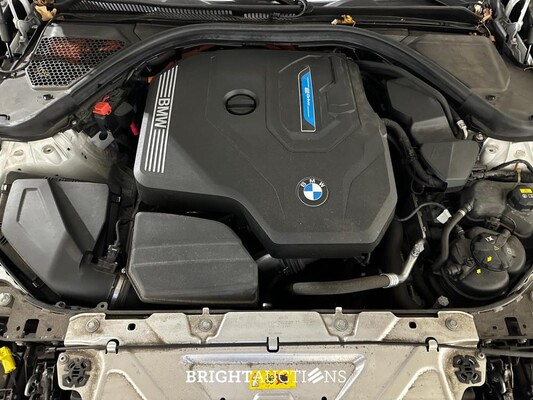 BMW 320e Touring Business Edition Plus M-Sport 204pk 2022 (Origineel-NL + 1e Eigenaar) 3-Serie G21, P-991-JH
