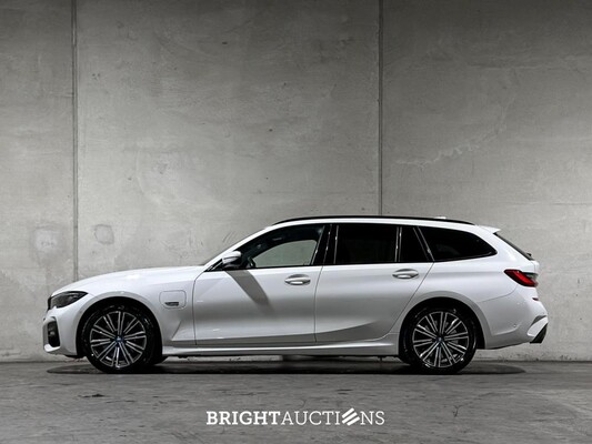 BMW 320e Touring Business Edition Plus M-Sport 204pk 2022 (Origineel-NL + 1e Eigenaar) 3-Serie G21, P-991-JH