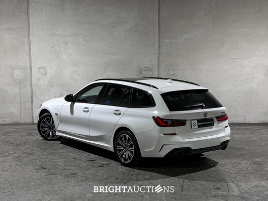 BMW 320e Touring Business Edition Plus M-Sport 204pk 2022 (Origineel-NL + 1e Eigenaar) 3-Serie G21, P-991-JH