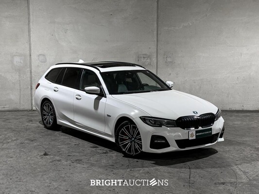BMW 320e Touring Business Edition Plus M-Sport 204pk 2022 (Origineel-NL + 1e Eigenaar) 3-Serie G21, P-991-JH