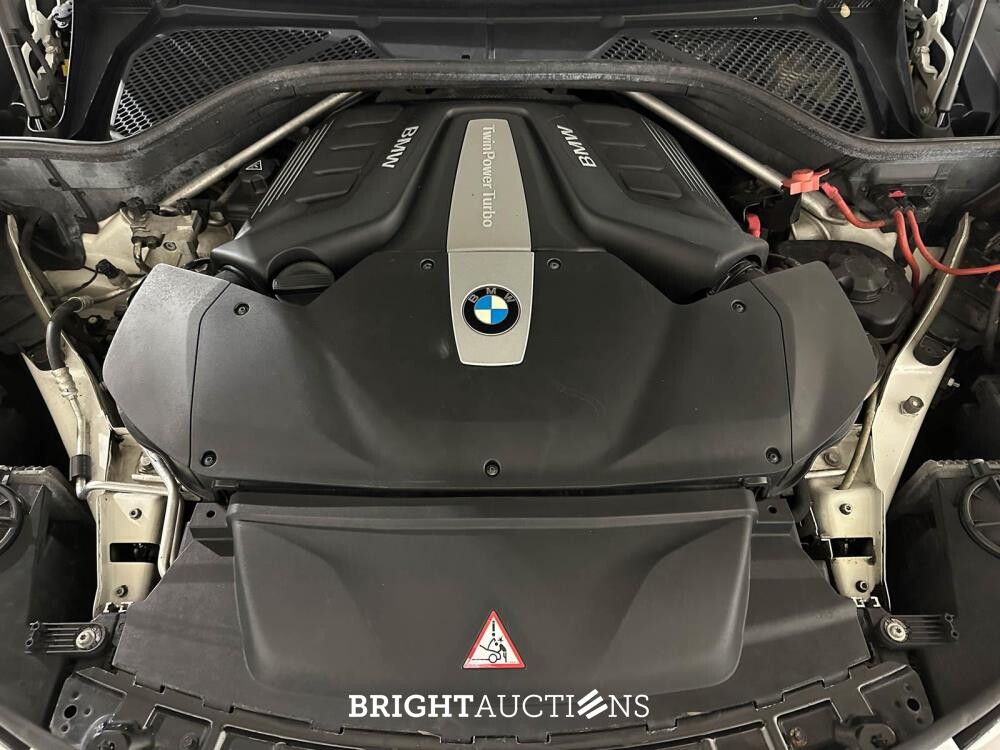 BMW X5 xDrive50i 4.4 V8 High Executive 449pk 2014, J-094-RR