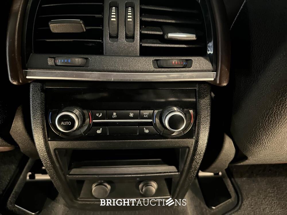 BMW X5 xDrive50i 4.4 V8 High Executive 449pk 2014, J-094-RR
