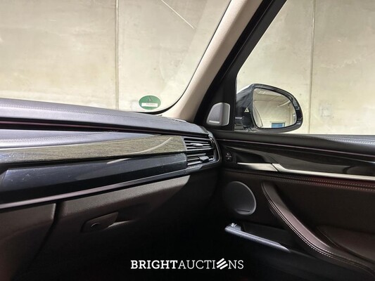 BMW X5 xDrive50i 4.4 V8 High Executive 449pk 2014, J-094-RR