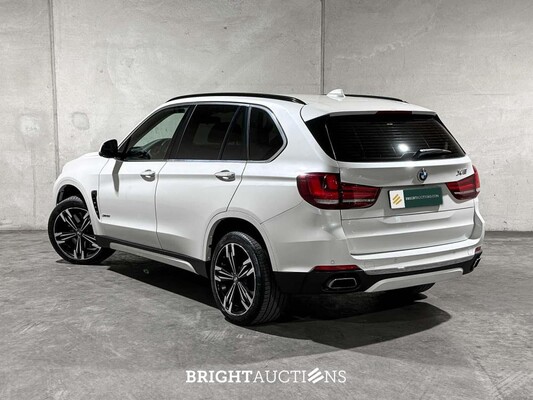 BMW X5 xDrive50i 4.4 V8 High Executive 449pk 2014, J-094-RR