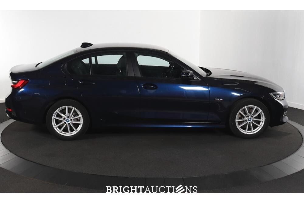 BMW 320e Business Edition Plus 276pk 2022 (Origineel-NL) 3-Serie, P-004-RS