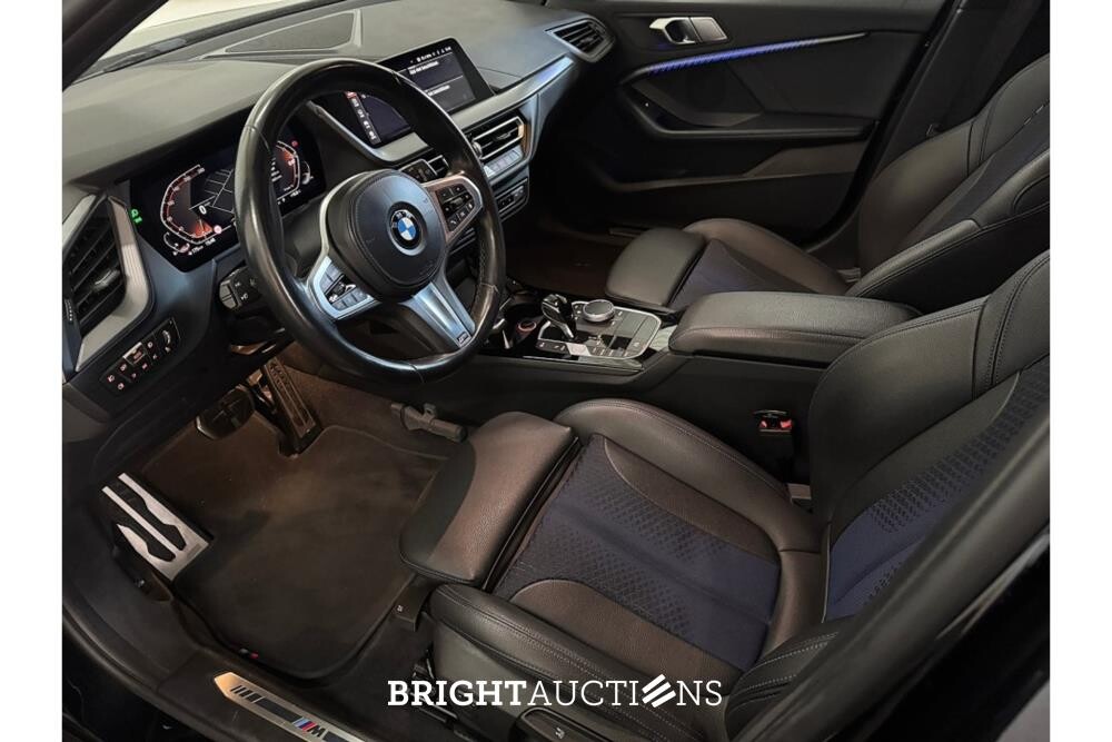 BMW 118i Business Edition 136pk 2021 (Origineel-NL) 1-Serie, L-323-RB