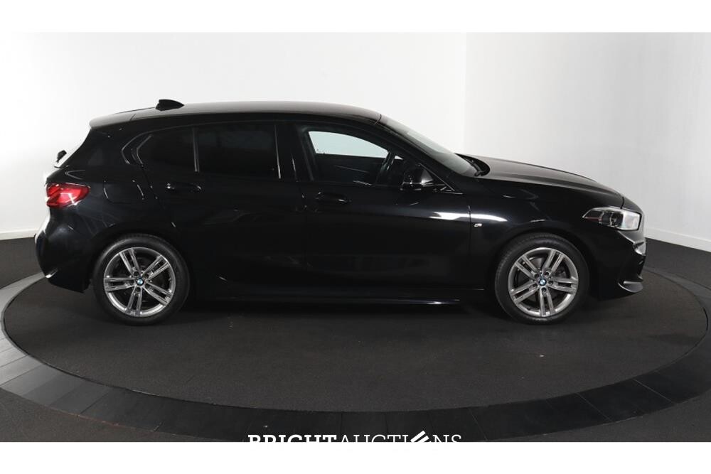 BMW 118i Business Edition 136pk 2021 (Origineel-NL) 1-Serie, L-323-RB