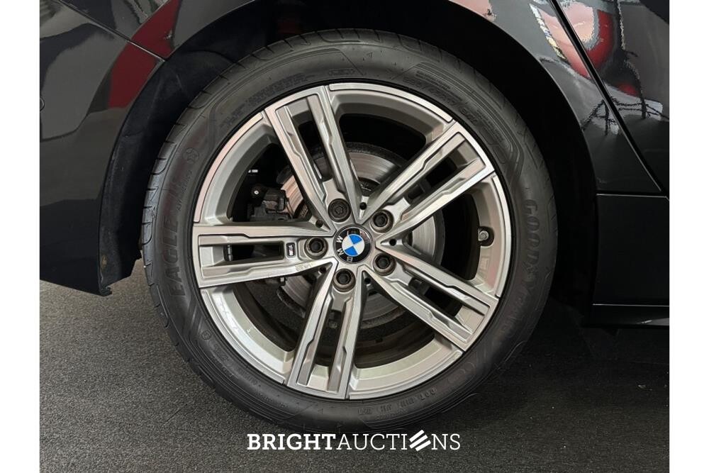 BMW 118i Business Edition 136pk 2021 (Origineel-NL) 1-Serie, L-323-RB