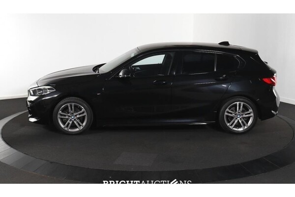 BMW 118i Business Edition 136pk 2021 (Origineel-NL) 1-Serie, L-323-RB