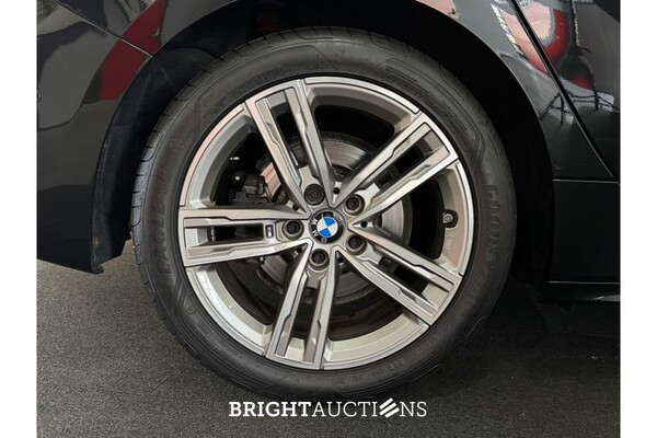 BMW 118i Business Edition 136pk 2021 (Origineel-NL) 1-Serie, L-323-RB