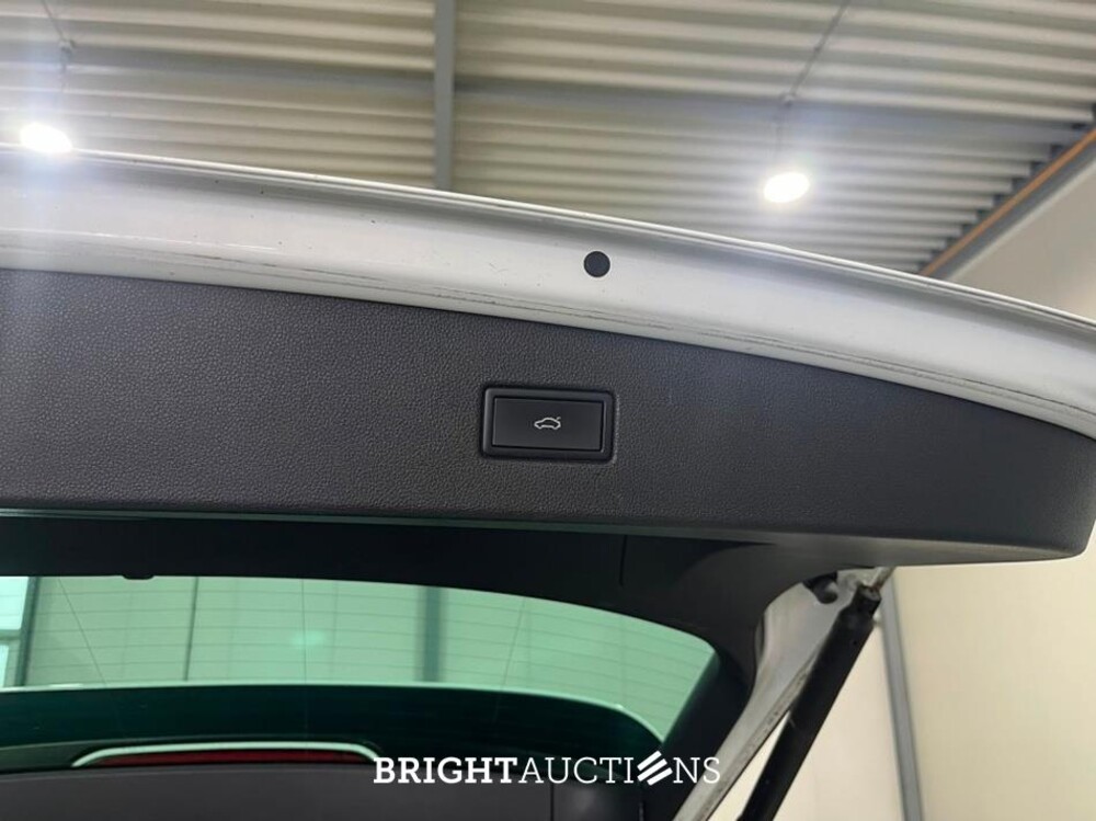 Volkswagen Tiguan eHybrid R-Line Business 1.4 TSI 265pk 2022 (Origineel-NL), R-564-PV