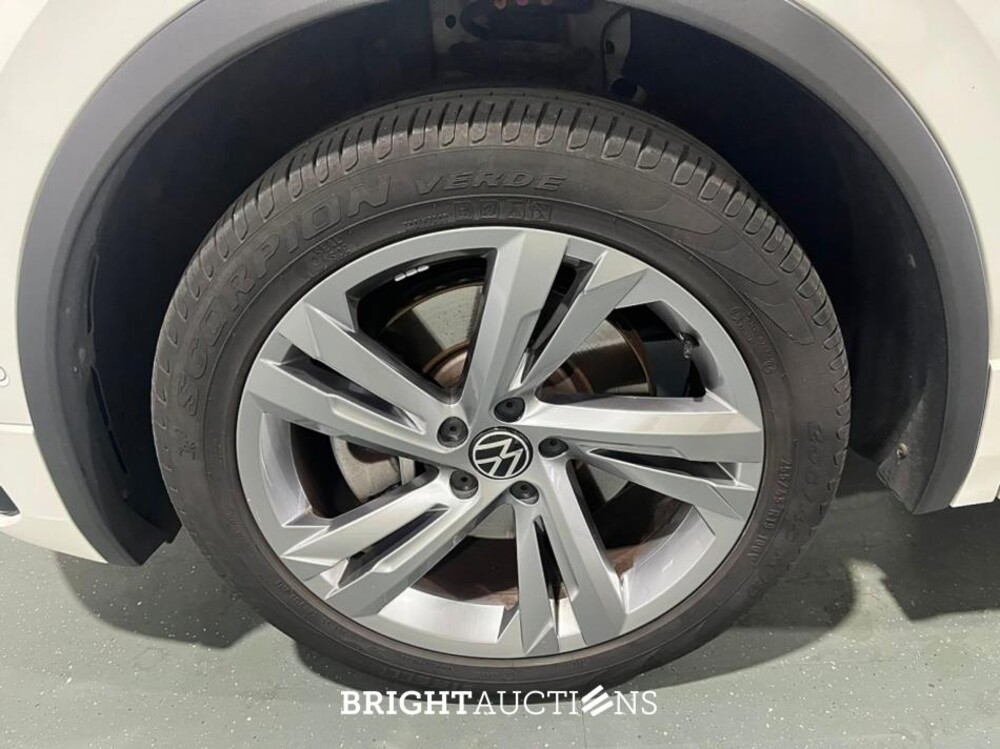 Volkswagen Tiguan eHybrid R-Line Business 1.4 TSI 265pk 2022 (Origineel-NL), R-564-PV