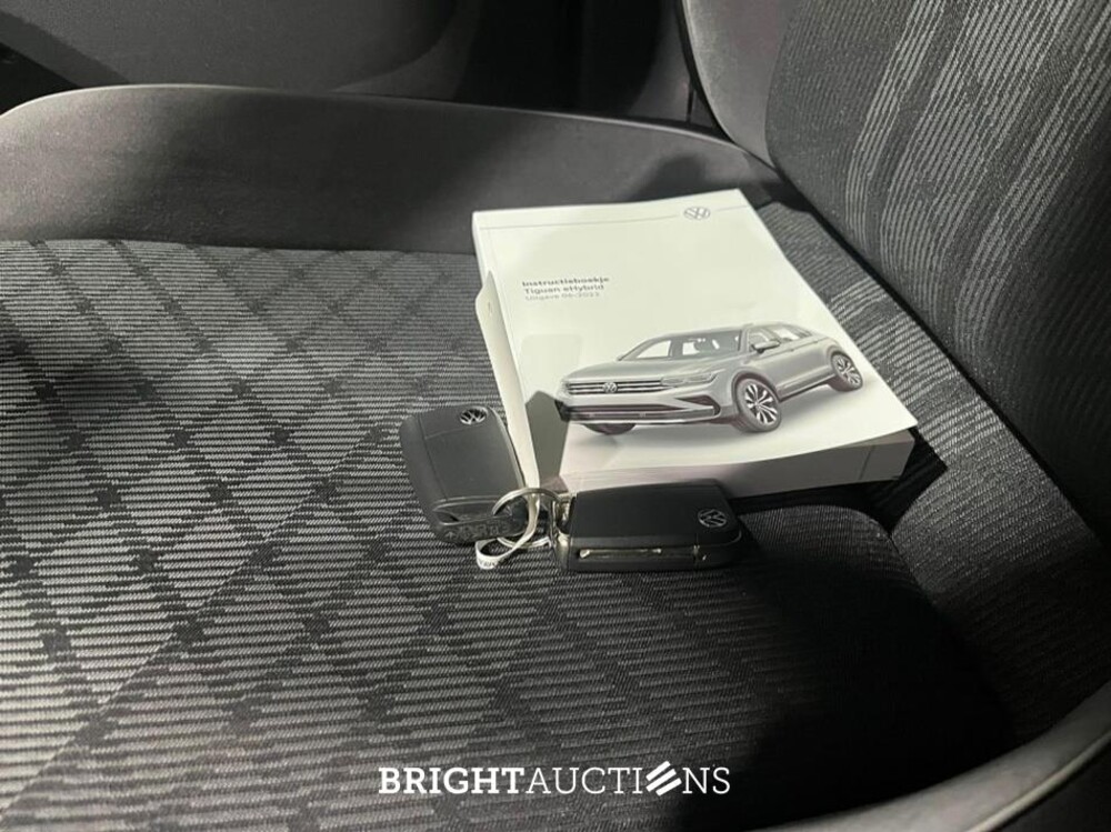 Volkswagen Tiguan eHybrid R-Line Business 1.4 TSI 265pk 2022 (Origineel-NL), R-564-PV