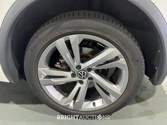Volkswagen Tiguan eHybrid R-Line Business 1.4 TSI 265pk 2022 (Origineel-NL), R-564-PV