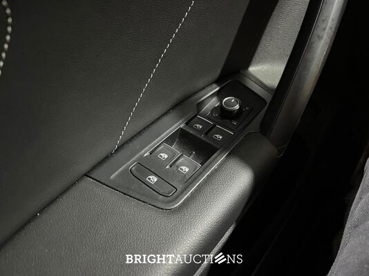 Volkswagen Tiguan eHybrid R-Line Business 1.4 TSI 265pk 2022 (Origineel-NL), R-564-PV