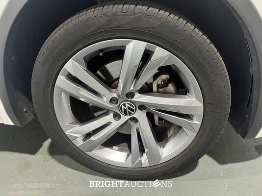 Volkswagen Tiguan eHybrid R-Line Business 1.4 TSI 265pk 2022 (Origineel-NL), R-564-PV