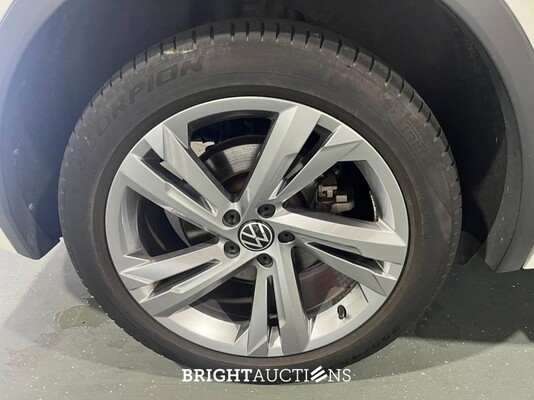 Volkswagen Tiguan eHybrid R-Line Business 1.4 TSI 265pk 2022 (Origineel-NL), R-564-PV