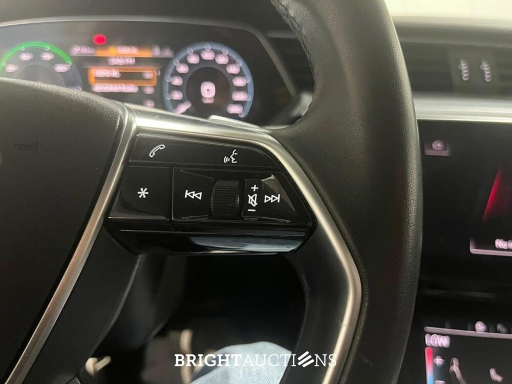 Audi e-tron 55 Business edition Quattro 95 kWh 408pk 2021 (Origineel-NL), L-079-HT