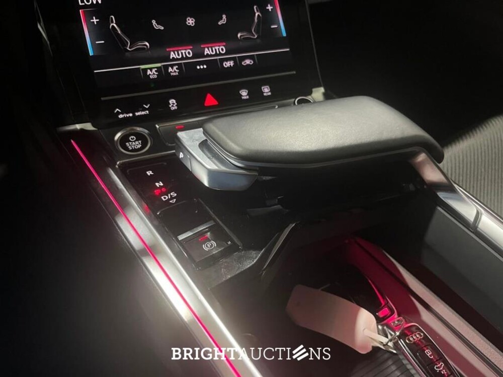 Audi e-tron 55 Business edition Quattro 95 kWh 408pk 2021 (Origineel-NL), L-079-HT