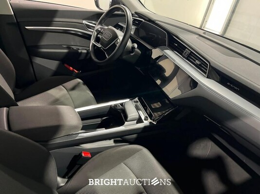 Audi e-tron 55 Business edition Quattro 95 kWh 408pk 2021 (Origineel-NL), L-079-HT