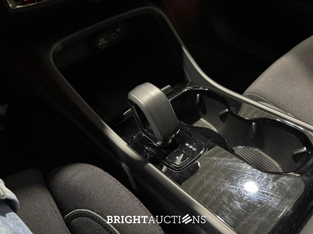 Volvo C40 Single Motor Core 69 kWh 238pk 2024 (Origineel-NL), X-458-RN