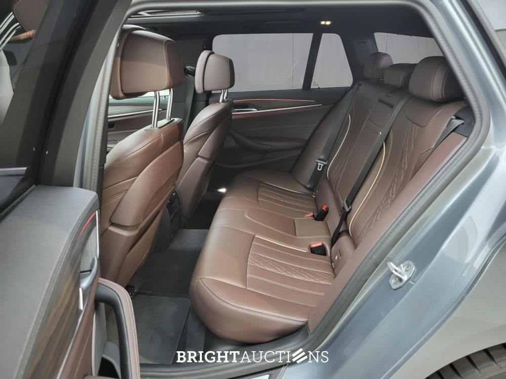 BMW 520i 5-serie Touring Business Edition Plus 184pk 2023 (Origineel-NL) 5-Serie, S-218-VX