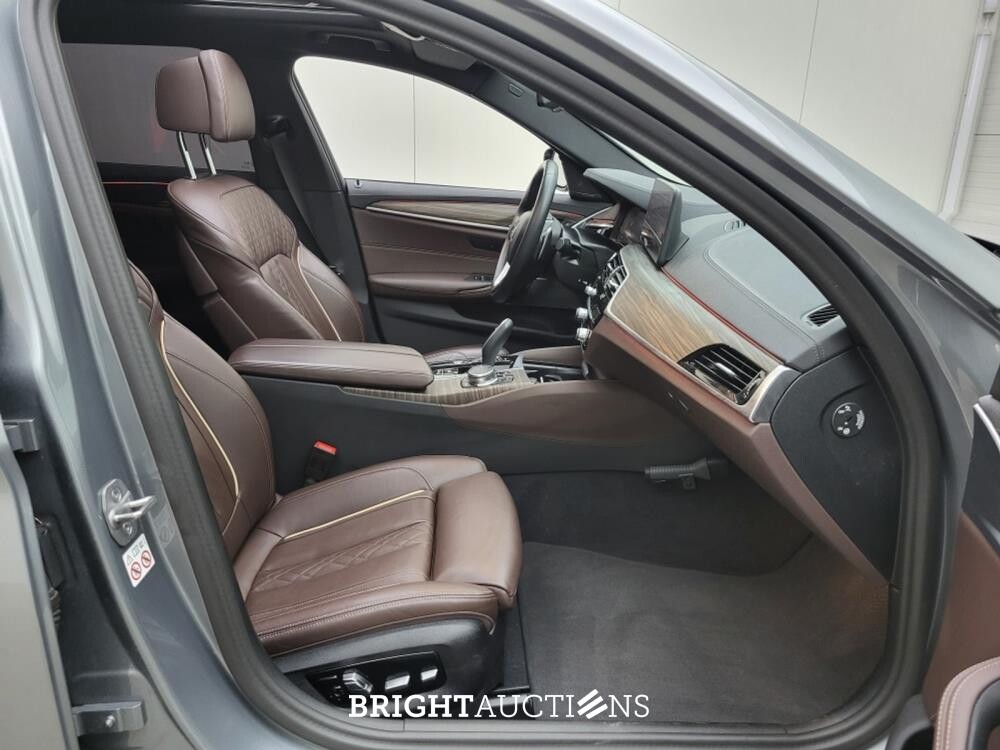 BMW 520i 5-serie Touring Business Edition Plus 184pk 2023 (Origineel-NL) 5-Serie, S-218-VX