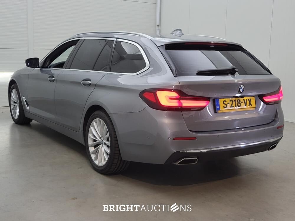 BMW 520i 5-serie Touring Business Edition Plus 184pk 2023 (Origineel-NL) 5-Serie, S-218-VX
