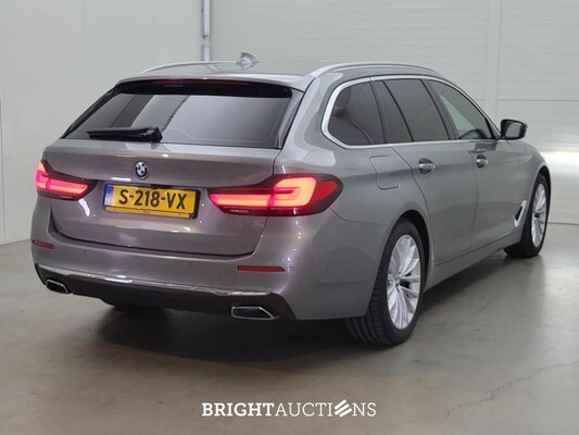 BMW 520i 5-serie Touring Business Edition Plus 184pk 2023 (Origineel-NL) 5-Serie, S-218-VX